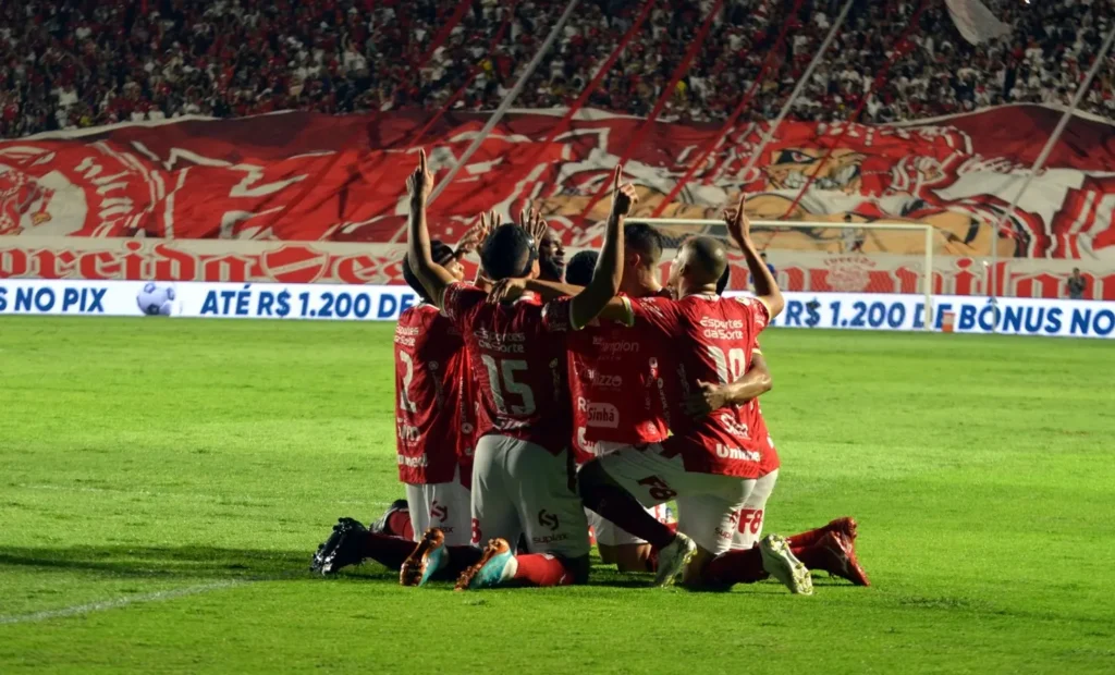 Jogando no OBA, Vila Nova segue invicto e é o segundo melhor mandante da Série B (Foto: Afonso Cardoso)