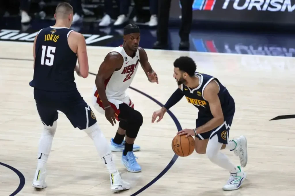 Os próximos dois confrontos será na casa do Miami Heat (Foto:Getty)