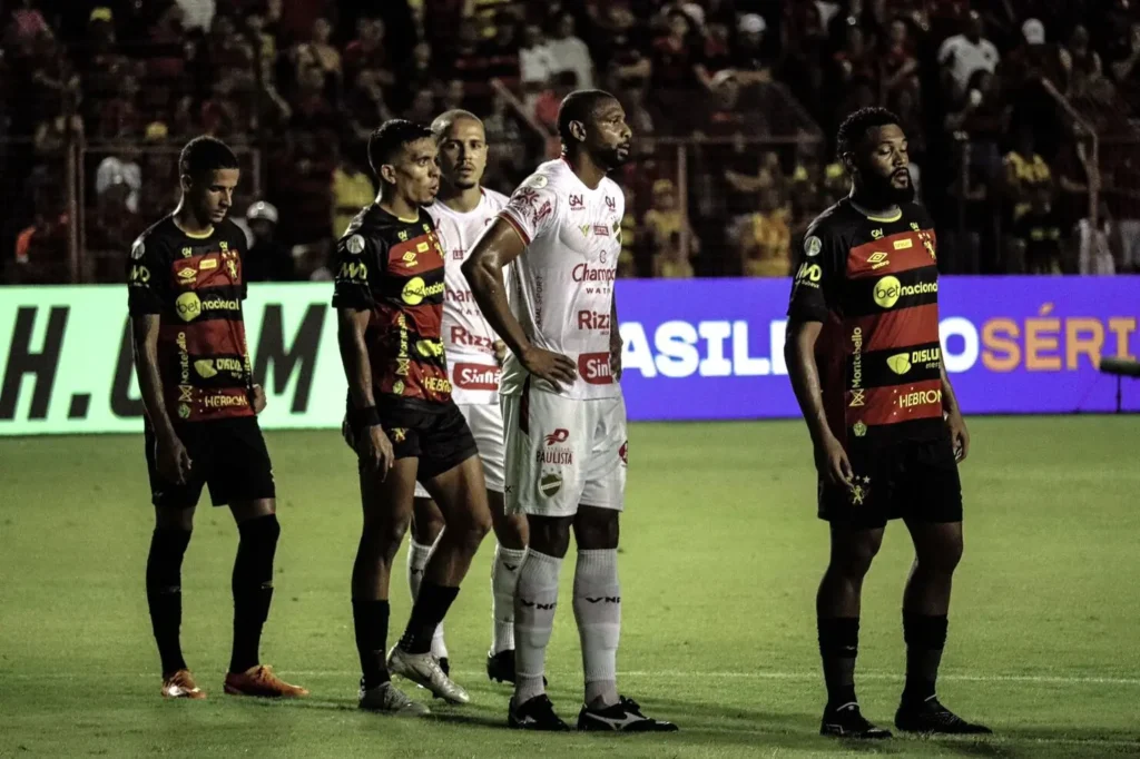 Equipe colorada conheceu a sua segunda derrota no campeonato, já o rubro-negro continua 100% na Ilha do Retiro. (Foto:Fernando Brito / Vila Nova F.C.)