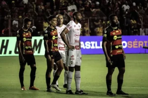 Equipe colorada conheceu a sua segunda derrota no campeonato, já o rubro-negro continua 100% na Ilha do Retiro. (Foto:Fernando Brito / Vila Nova F.C.)