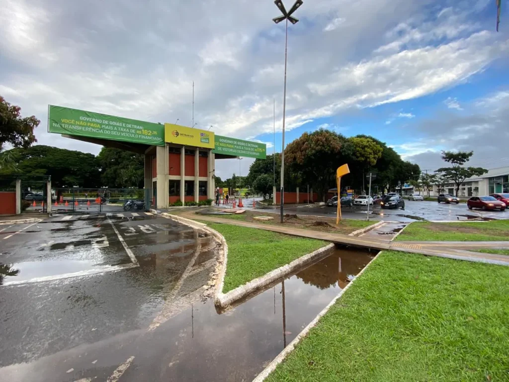 Pela Internet, cidadãos têm acesso a mais de 50 serviços do Departamento Estadual de Trânsito, como a solicitação de segunda via da CNH e emissão do CRLV. | Foto: Divulgação