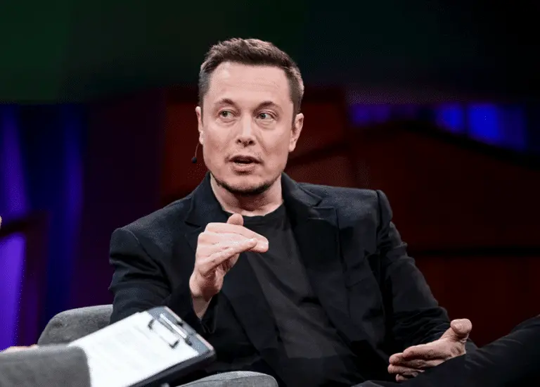 Musk conclui compra do Twitter por R$ 44 bi e demite executivos