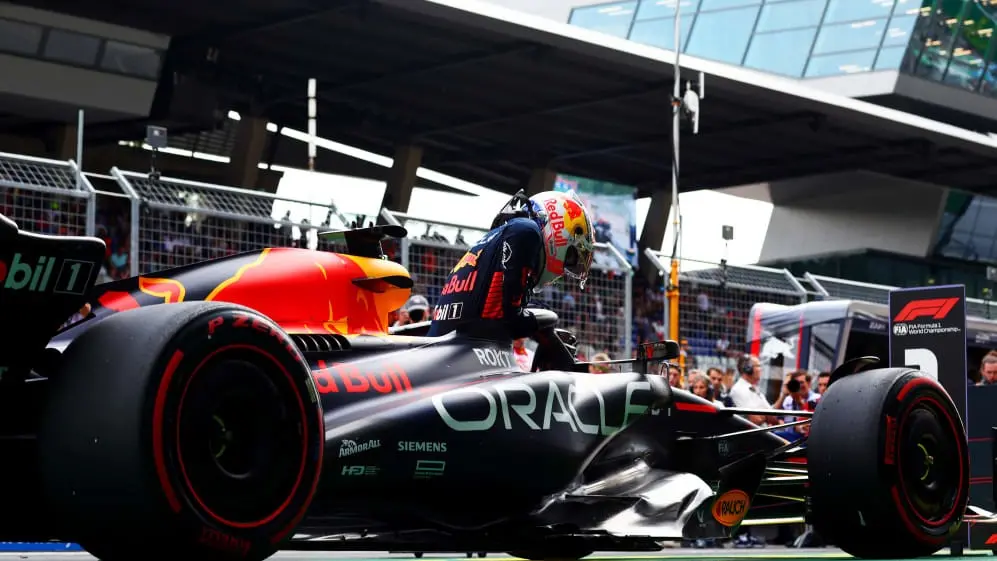 Max Verstappen, Charles Leclerc e Carlos Sainz são os três primeiros no Grid. Foto: Divulgação / F1