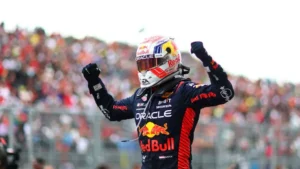Com o trinfo de Verstappen, ele contribuiu também para que a equipe da Red Bull alcançasse 100ª vitória na Fórmula 1. | Foto: Divulgação / F1