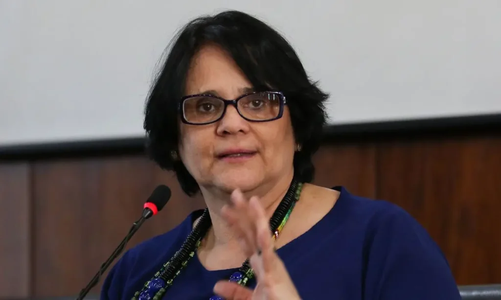 Damares diz que votará contra Zanin no Senado: "Nem tentem falar comigo"