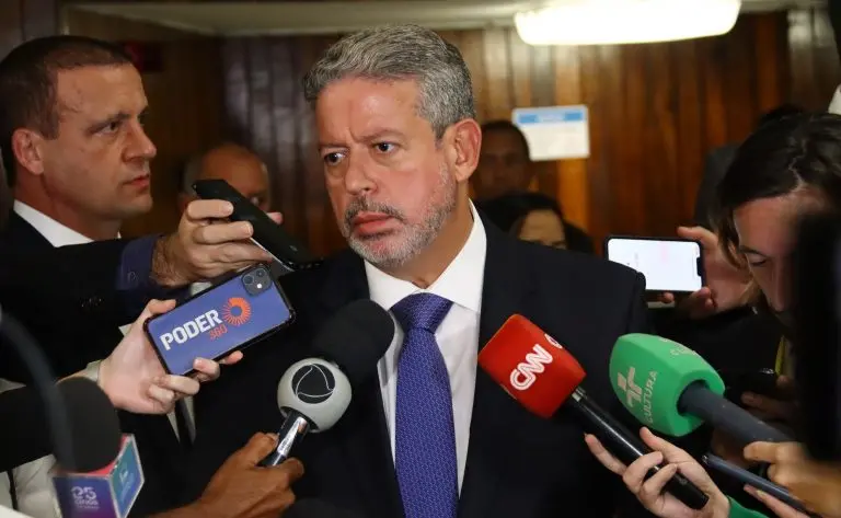 O presidente da Câmara criticou mais uma vez as bigs techs que dificultaram a aprovação do texto pelos deputados. | Foto: Câmara
