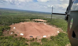Transporte de urnas para a Terra Indígena Kaxinawá de Nova Olinda, no Alto Rio Envira, município de Feijó-AC