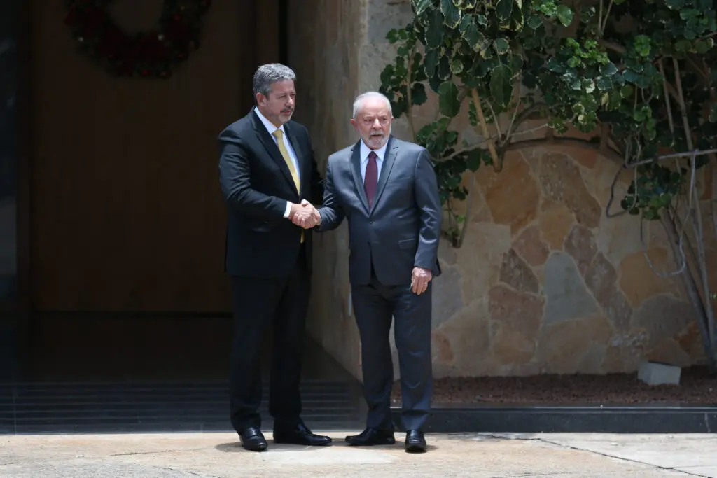 Presidente da Câmara dos Deputados, Arthur Lira. recebe o presidente eleito Luiz Inácio Lula da Silva.