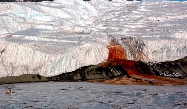 Por trás do mistério da 'cachoeria de sangue' da Antártica | Foto: Wikimedia