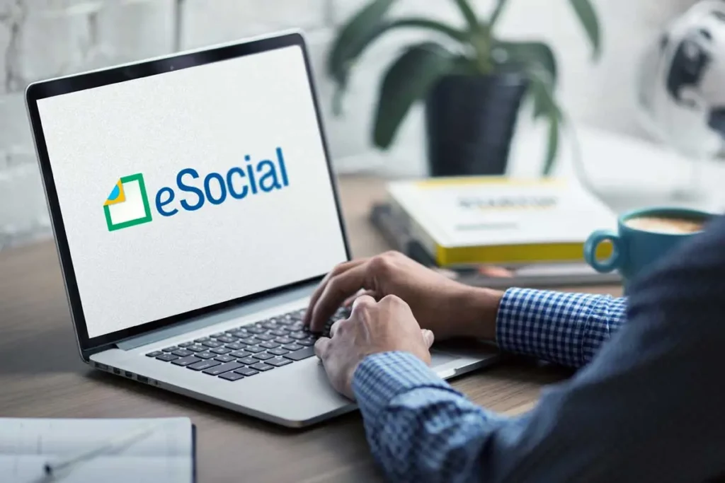 eSocial moderniza, padroniza e unifica o envio de informações fiscais, trabalhistas e previdenciárias | Foto: Divulgação