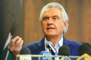 Antes de viajar a Brasília para discutir a reforma tributária, Caiado entregou cem casas populares em São Luiz do Norte | Foto: Reprodução