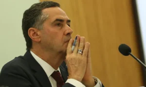 Mais tarde, ministro tentou justificar o discurso: “Utilizei a expressão quando na verdade me referia ao extremismo golpista e violento que se manifestou no 8 de janeiro"