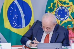 As novas regras ocorrem após o governo revogar o decreto de liberação feito pelo ex-presidente Jair Bolsonaro (PL). | Foto: Planalto