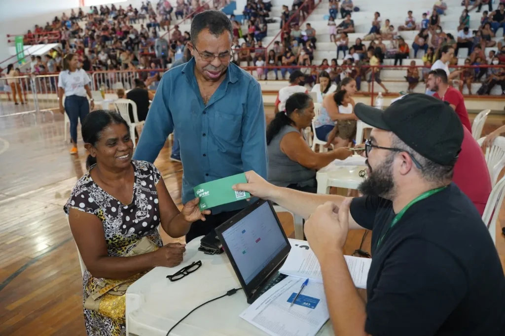Programa repassa parcelas de R$ 350 ao longo de 18 meses para ajudar famílias em vulnerabilidade social | Foto: Divulgação
