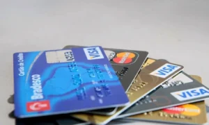 As compras online e o universo de pessoas que usam seu dispositivo móvel para fazer compras pela internet também cresceram