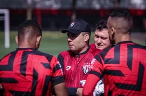 Aos 44 anos, Jair Ventura pula o muro e agora é treinador do Dragão (Foto: Ingryd Oliveira / ACG)