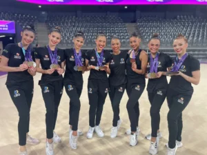 Seleção brasileira tem conquista inédita ao ganhar a medalha de ouro durante a Copa do Mundo de ginástica rítmica | Foto: Divulgação / CBG
