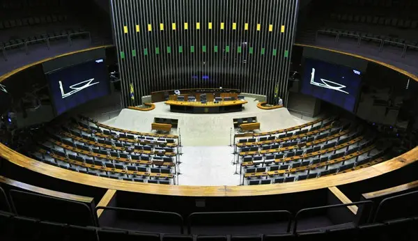 Maioria dos deputados goianos votaram pela minirreforma eleitoral