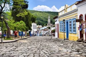 Governador Ronaldo Caiado transfere de forma simbólica capital do estado para cidade de Goiás nesta segunda-feira | Foto: Governo de Goiás