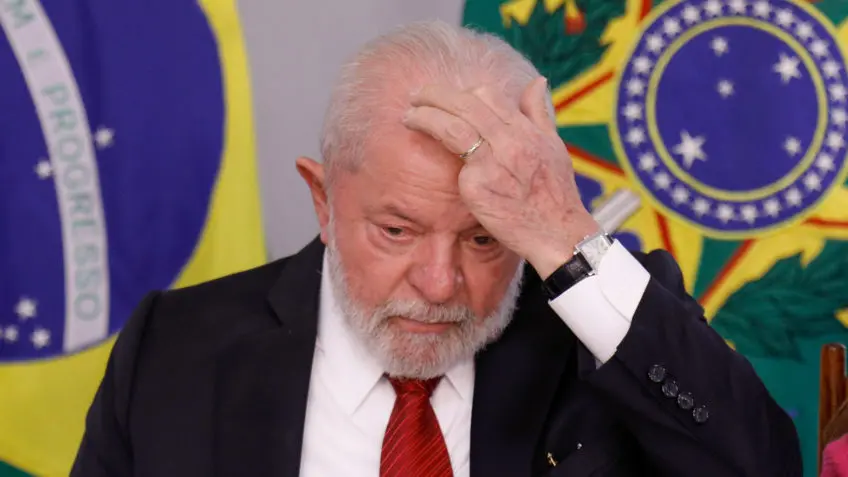 O presidente Luiz Inácio Lula da Silva (PT) durante cerimônia que sancionou o projeto que institui o PAA (Programa de Aquisição de Alimentos) e o Programa Cozinha Solidária, no Palácio do Planalto. Aprovado pelo Senado em 12 de julho, o texto que institui o PAA e inclui também o Programa Cozinha Solidária aprovação da Câmara no início do mês. Sérgio Lima/Poder360 20.jul.2023