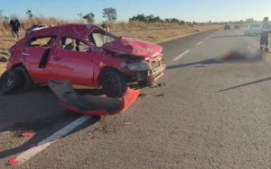 Carro com excesso de passageiros capota na BR-060, em Abadiânia | Foto: Divulgação / PRF