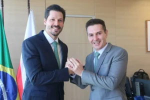 Foram assinados ordens de serviços de R$ 80 milhões para pavimentação das BR-080 e BR-060 em Goiás | Foto: Secom