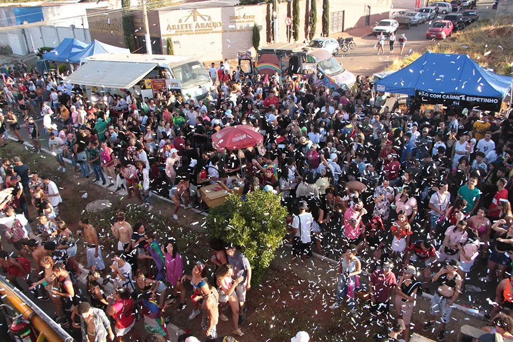 O evento conta com apresentações artísticas e culturais, além de Djs no palco e nos Trio elétricos. | Foto: Divulgação / Prefeitura de Aparecida de Goiânia