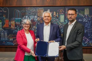 Parceria terá duração de 60 meses; objetivo é melhorar conjunto de serviços vitais para o desenvolvimento da economia goiana. | Foto: Secom