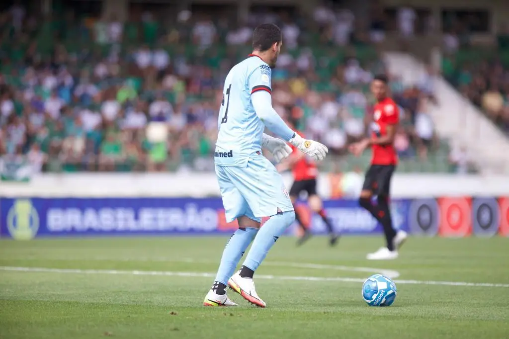 Atual campeão Goiano, Uberto Louzar reencontra Atlético. (Foto:Thomaz Marostegan - Guarani FC)