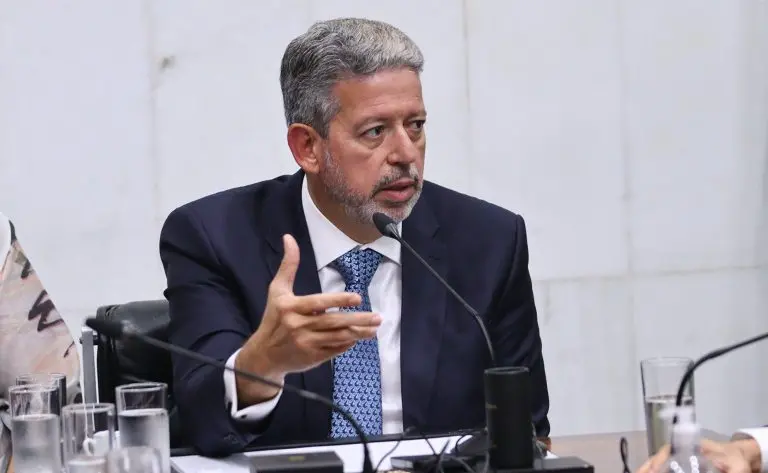 Lira disse que haverá mínimas alterações do texto aprovado pela Câmara. | Foto: Câmara