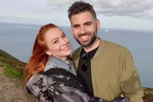 Lindsay e Barder iniciaram seu relacionamento antes do início da pandemia, noivaram em 2021 e casaram no ano seguinte | Foto: Reprodução/Instagram