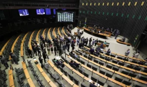 Mais de 100 deputados já assinaram pedido de impeachment contra Lula por fala sobre Holocausto