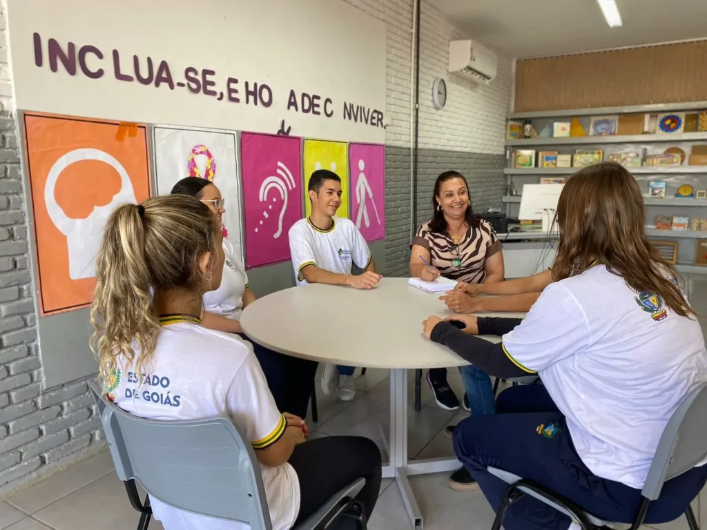 Alunos são atendidos junto com equipe designada pela Secretaria de Educação | Foto: Reprodução