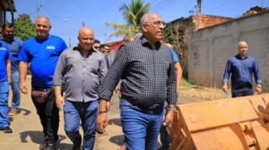 “É uma obra grande que traz alívio para a região”, disse o prefeito enquanto passava por uma das obras | Foto: Divulgação