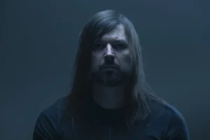 Como 'aperitivo', já está disponível nas plataformas digitais o primeiro single e videoclipe do novo projeto | Foto: Camilo Righini