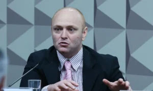 Portal divulga áudios inéditos do hacker Delgatti sobre trama de tumultuar eleição de 2022