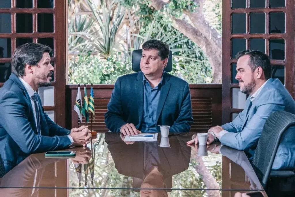 Mendanha se reúne com Baleia para acertar participação em retorno ao MDB