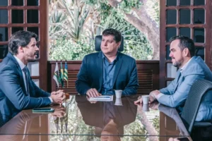 Mendanha se reúne com Baleia para acertar participação em retorno ao MDB