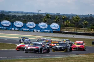 Pilotos da Stock Car realizarão ação social em Goiânia | Foto: Duda Bairros/Vicar