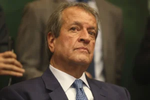 O presidente nacional do Partido Liberal (PL), Valdemar Costa Neto, fala com a imprensa no Centro de Eventos e Convenções Brasil, em Brasília.
