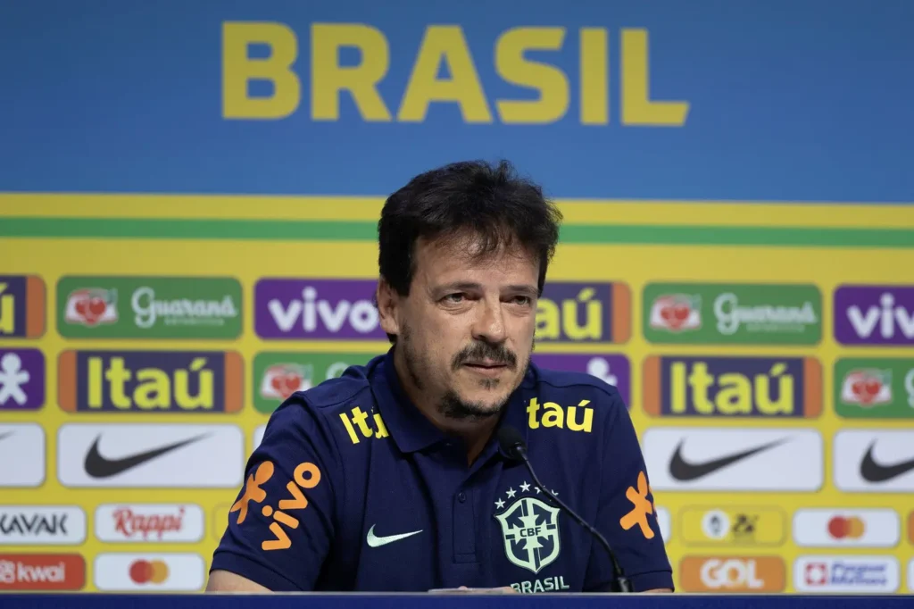 Treinador chamou 23 atletas para os confrontos contra a Bolívia e o Peru em setembro (Thais Magalhães/CBF)