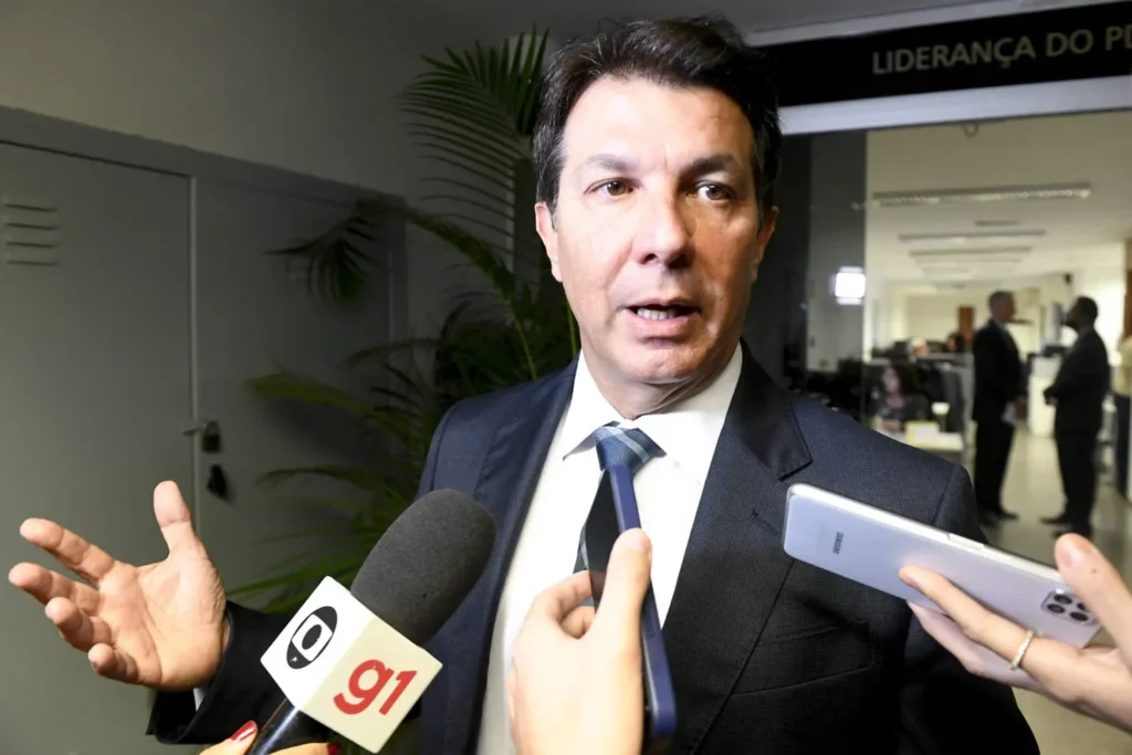Presidente da CPMI do 8 de Janeiro, deputado Arthur Maia (União-BA), concede entrevista e confirma que a reunião deliberativa foi cancelada por falta de acordo sobre quais requerimentos seriam votados.

Foto: Jefferson Rudy/Agência Senado