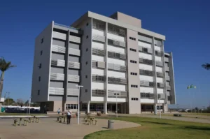 Tensão ocasionada por “rasteira” do deputado federal Professor Alcides acelera discussão sobre “terceira via”, ou seja, nome além do deputado do PL e do atual prefeito para 2024. Indicado, porém, pode ter dificuldades | Foto: Prefeitura de Aparecida