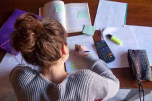Cuidar da saúde mental antes de iniciar os estudos pode trazer diversas formas de benefícios | Foto: Reprodução