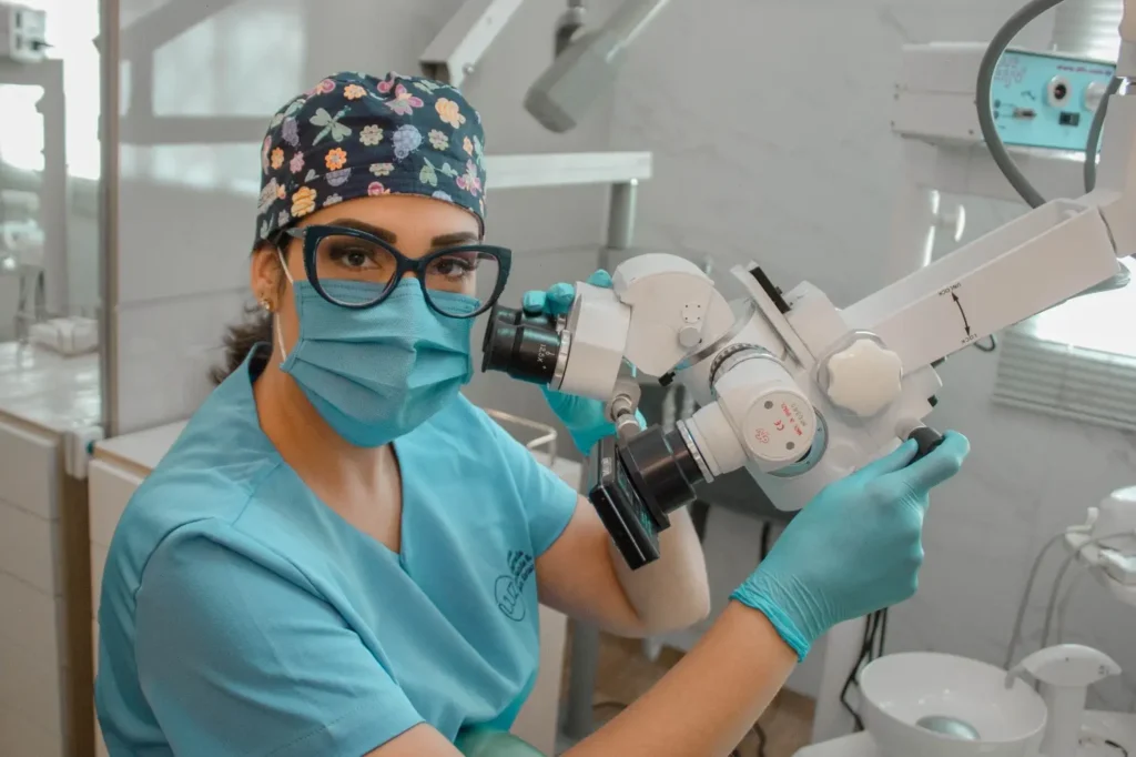 De acordo com a odontóloga especialista em Endodontia Microscópica, Márcia Luz, é importante tomarmos atitudes para trazer essa umidade para a nossa respiração | Foto: Arquivo Pessoal/Divulgação