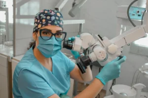 De acordo com a odontóloga especialista em Endodontia Microscópica, Márcia Luz, é importante tomarmos atitudes para trazer essa umidade para a nossa respiração | Foto: Arquivo Pessoal/Divulgação