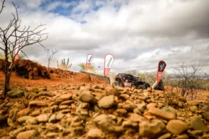 Com o lema "Nosso palco é o Brasil" o Rally dos Sertões 2023 está concentrado em três estados (Foto: Duda Bairros / Sertões)