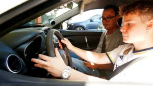A autoescola tem participação importante na formação dos condutores, mas colocar o aprendizado em prática, é uma tarefa do próprio motorista | Foto: Wagner Alves/ O Hoje