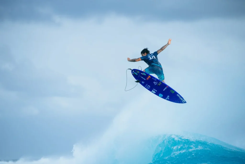 TEAHUPOʻO, TAHITI, FRENCH POLYNESIA - AUGUST 16: Three-time WSL Champion Gabriel Medina of Brazil surfs in the Final at the SHISEIDO Tahiti Pro on August 16, 2023 at Teahupoʻo, Tahiti, French Polynesia. (Photo by Beatriz Ryder/World Surf League)