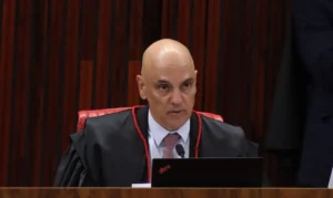 Moraes arquiva investigação contra empresários que falavam de golpe em grupo de WhatsApp
